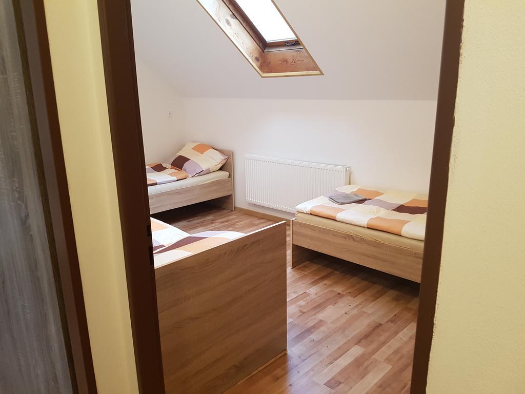 Ubytovani Zizkova Pacov Hotel Ngoại thất bức ảnh