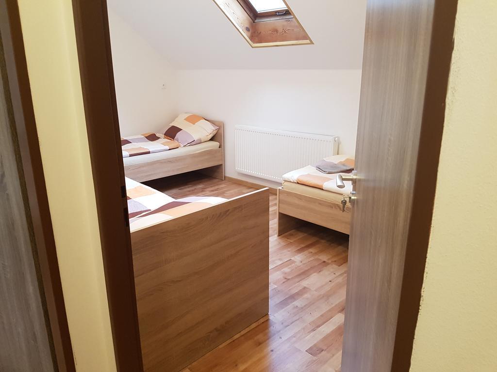 Ubytovani Zizkova Pacov Hotel Ngoại thất bức ảnh